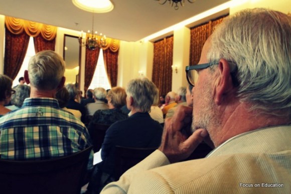 Jacques kijkt de zaal in