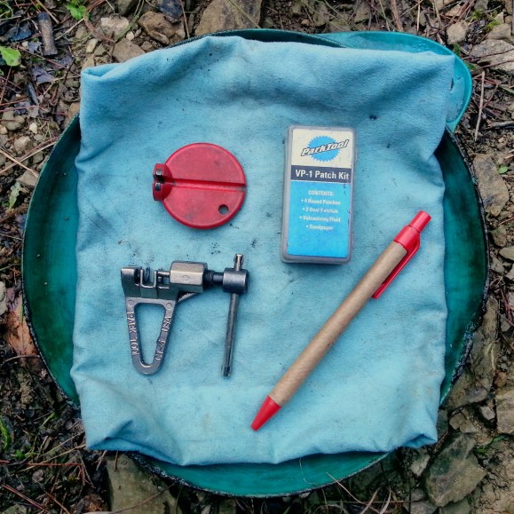 Chain link tool, spoke truing tool