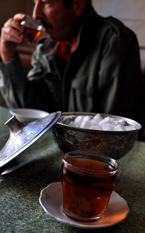 Drinking chai in Iran is not always relaxing as a lone woman. With company of a man it changes everything!