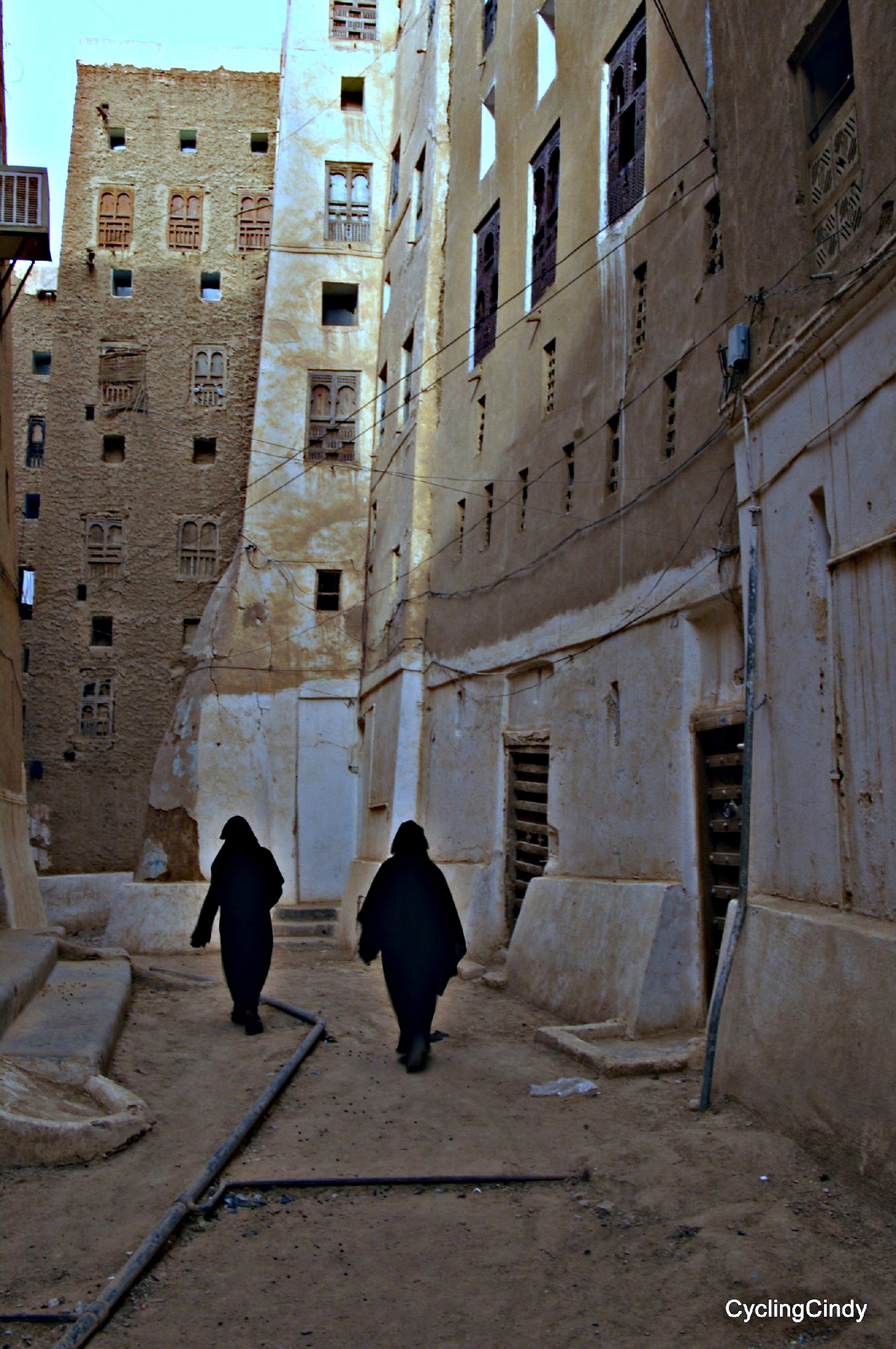 2007 Shibam, where I was not allowed to travel to as there were too many risks of getting kidnapped. The route through the lonely desert is known for these political reactions.