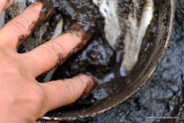 Cleaning with mud from the creek